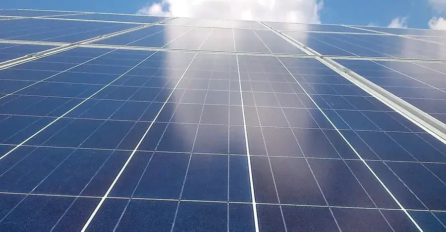 Detalle de las células de un panel fotovoltaico