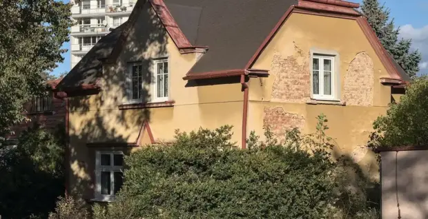 Vivienda unifamiliar con cubierta apta para placas solares